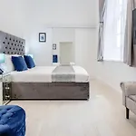 Oxford Street 2 Bed Apartment