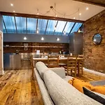 2 Bedroom Bethnal Green - W Yard View by Opulent
