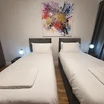 Garland Contemporary Central London Apartment
