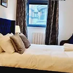 Waterside Apartment Canary Wharf
