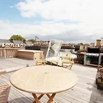 Sunny 2 Bedroom, 2 Bathroom Apartment In Central London