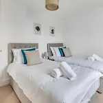 Beautiful 2 Bed Apartment Kensington