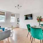 Beautiful 2 Bed Apartment Kensington