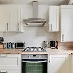Beautiful 2 Bed Apartment Kensington