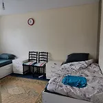Private Room In Shares Flat Near Heathrow Airport