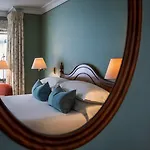 The Capital Hotel, Apartments & Townhouse