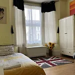 Comfy Rooms. Shared East London Homestay.
