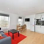 Lovely 2 Bedroom Serviced Penthouse Battersea Park Road
