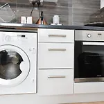 Lovely 2 Bedroom Serviced Penthouse Battersea Park Road