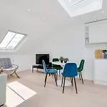 Modern 1 Bedroom Flat In Battersea