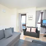Lovely 4 Bedroom Apartment Close To The City Walking Distance From The Rivere View