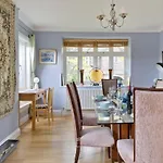 Delightful Apartment In Prime Location Near Hampstead Heath By Underthedoormat