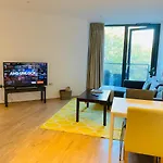 Spacious Two Bedroom Apartment In Balham