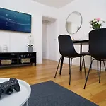 Best Location Oxford Str, Soho 2 Bedr, 3 Beds, 2 Bath