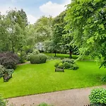 The Stunning Philbeach Garden Apartment