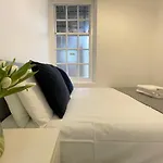 Westminster Apartment Near River Thames