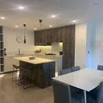 Dockside Sleeps 8, Uber Boat To Canary Wharf In 3 Mins
