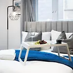Chic 3 Bed Apartment Near London Bridge With Balcony