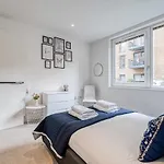 Modern Surrey Quays Flat