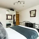 Luxury Islington Apartment With Balcony Islington