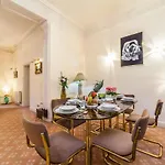 Large 3 Bed Apartment In London Kensington Gardens