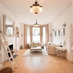 Notting Hill: Stunning, Bright Beautiful Flat. W10