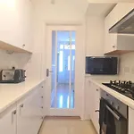 Lovely Private Room In East Ham