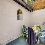 Luxury 1 Bed Apartment In East London