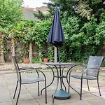 Homely 3 Bedroom House With A Garden