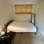 Cozy Room In Shared Home Near Canary Wharf