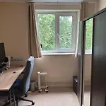 Cozy Room In Shared Home Near Canary Wharf
