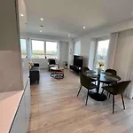 Stylish 2-Bed Flat Canning Town