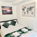 White Chapel Holiday 2 Bedroom Apartment