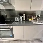 Flat 3 Battersea Park Rd, 2 Bedroom, 1 Bathroom Flat