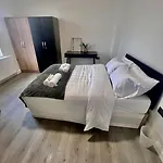 Flat 3 Battersea Park Rd, 2 Bedroom, 1 Bathroom Flat