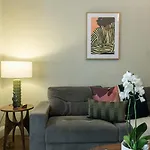 Chic 1 Bedroom Apartment In Bloomsbury, Sleeps 4
