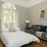 Chic 1 Bedroom Apartment In Bloomsbury, Sleeps 4
