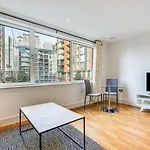 Mysquare Comfy Studio Apartment In Canary Wharf London