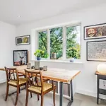 Pass The Keys Modern Terrace Apartment In Putney