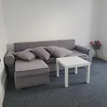 Lovely 2-Bed Fully Refurbished House In London