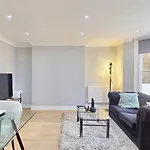 Tube & Notting Hill Nearby - Garden Flat Haven