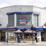 Balham, South London Spacious Guest House 3