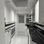 Beautiful Double Room With Free Wi-Fi And Free Parking