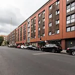 Vibrant 1Br Apt Wprivate Decked Garden, Fast Wifi