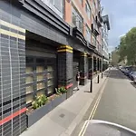 Spacious 3-Bed Apartment In Central London