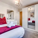 Livestay - Stylish 3-Bed Gem In Trendy E1 London