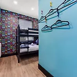 Bright & Colourful House - Best For A Large Groups