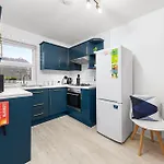 Central & Modern 1 Bed Apartment - 3Min To Train Station & Sleeps 4 - The Holloway Suite