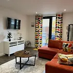 Modern En-Suite Room And Self Catering In London