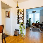 Unique Private Apartment W/ Easy Access To Central London